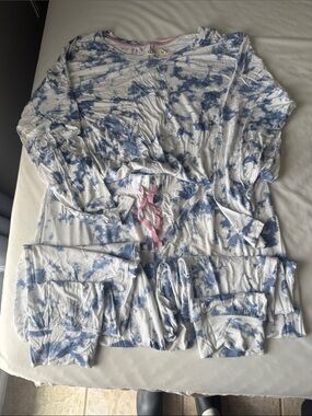UGG Women's Blue and White Tie-Dye Pajama Set with Pink Drawstring